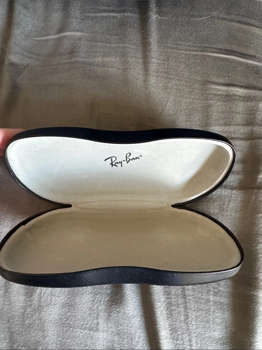 Ray-Ban Black Leatherette Sunglasses Case / J115
